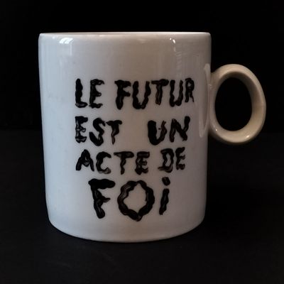 Mug blanc, lettrage noir