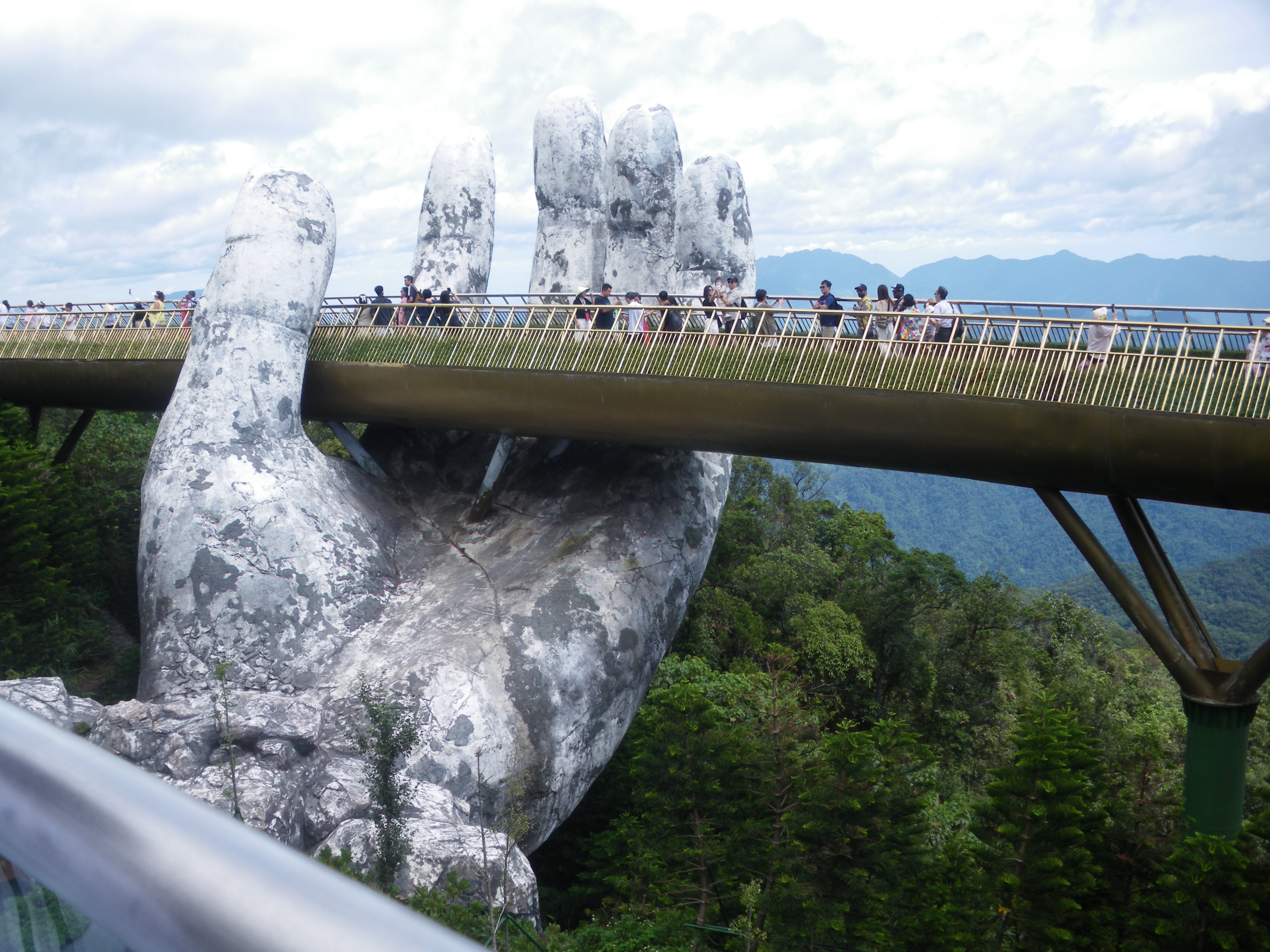 Golden Bridge Da Nang