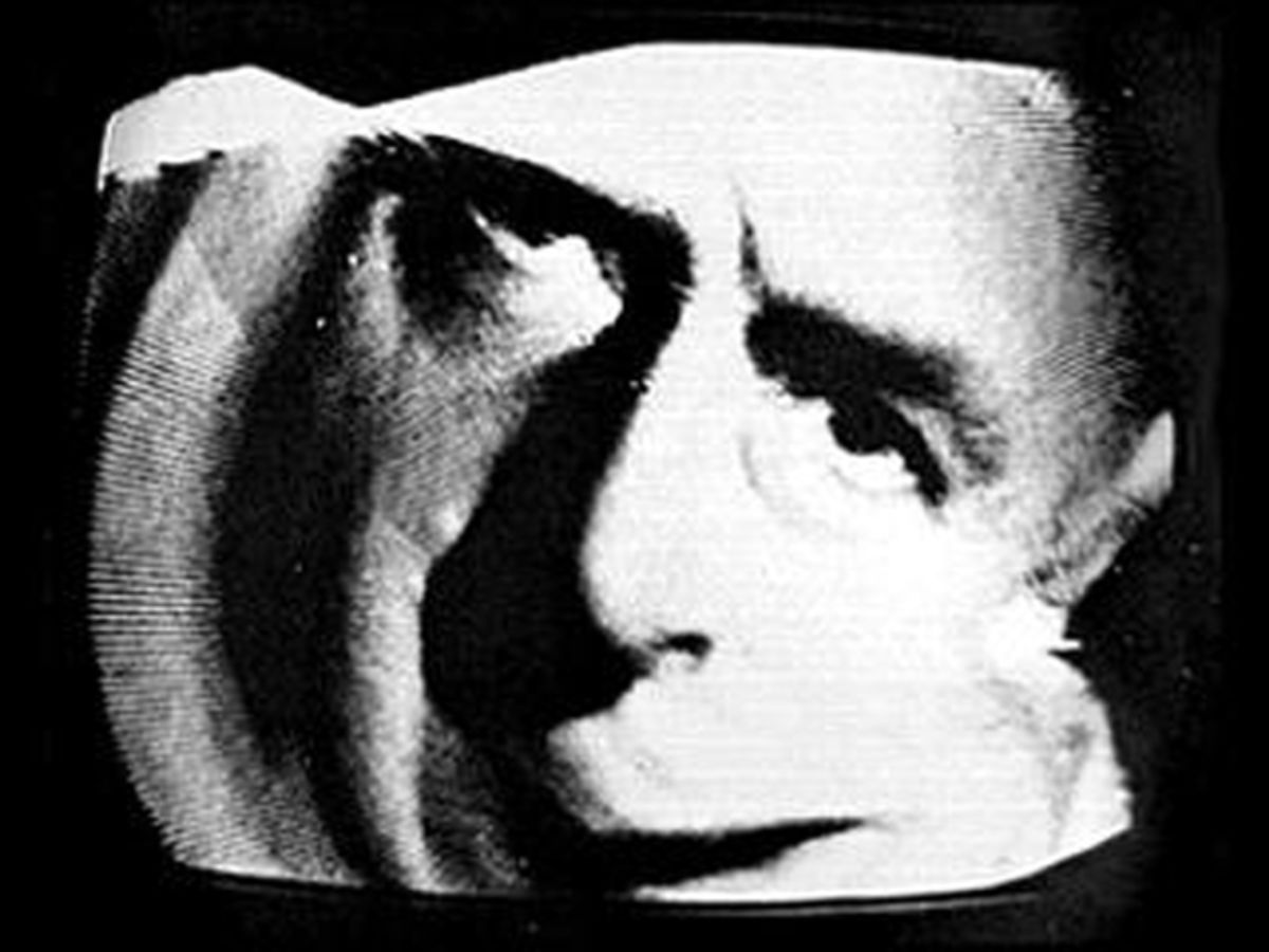 Nam June Paik : « McLuhan Caged »